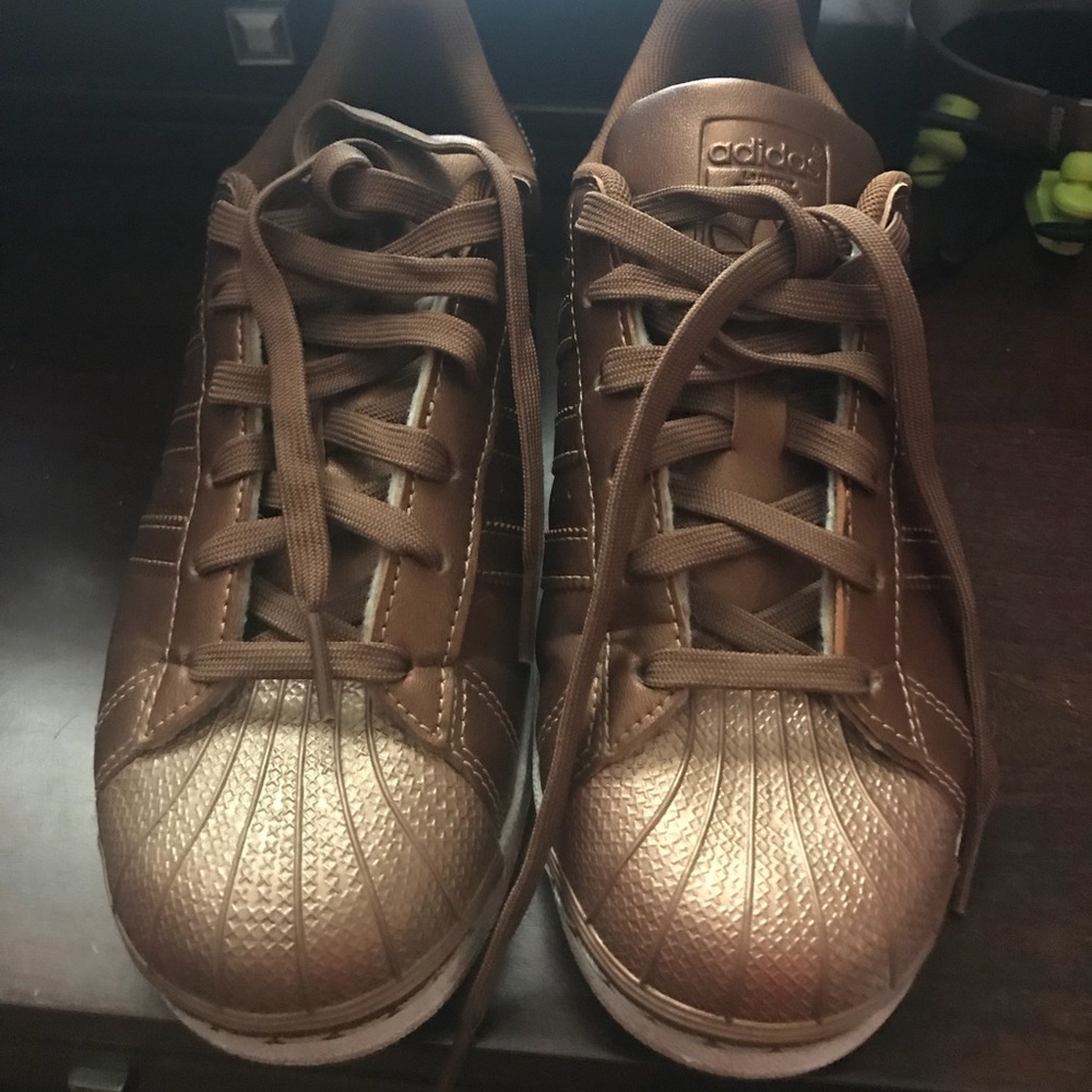 Adidas superstar j sneakers